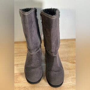 Muk Luk Women's Size 7 Faux Suede Dark Brown Boots